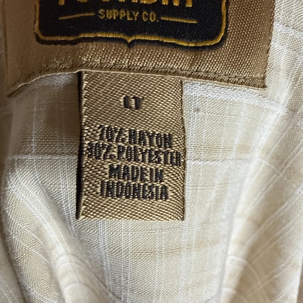 Preowned Excellent Condition Foundry Men's Short Sleeve Button-Up‎ Sz LT